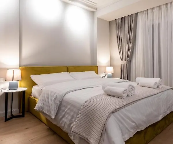 Night Apartment *