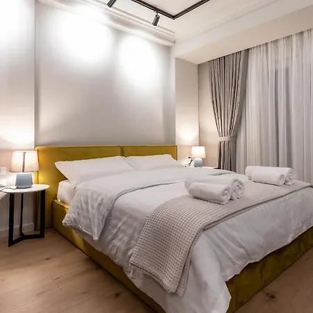Night Apartment *