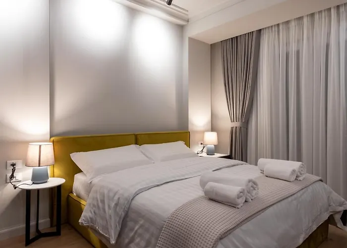 Night * تيرانا