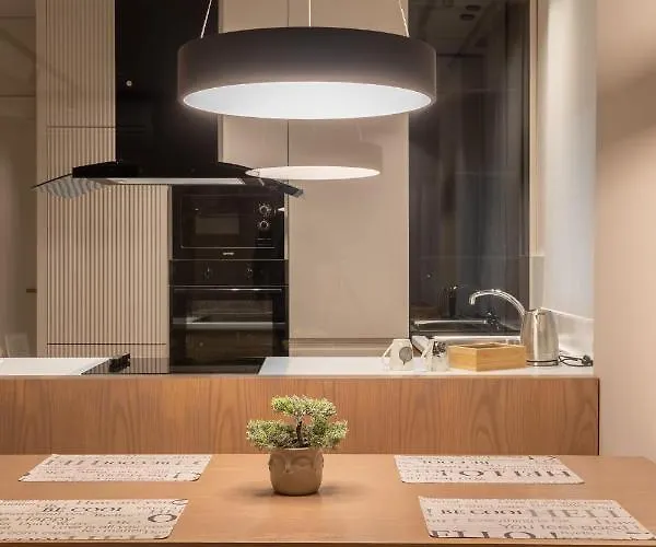 Night * تيرانا