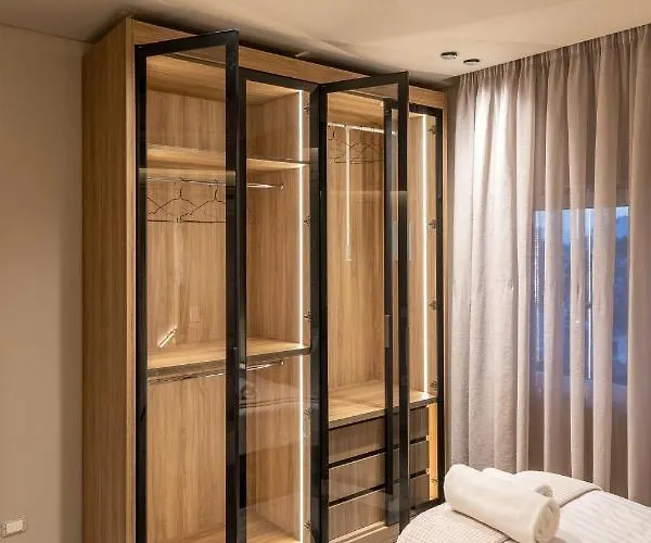 Night * تيرانا